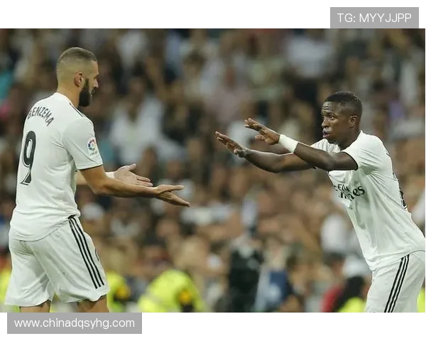 佩德里向裁判申诉遭维尼修斯调侃 直言他不是队长只是爱哭鬼